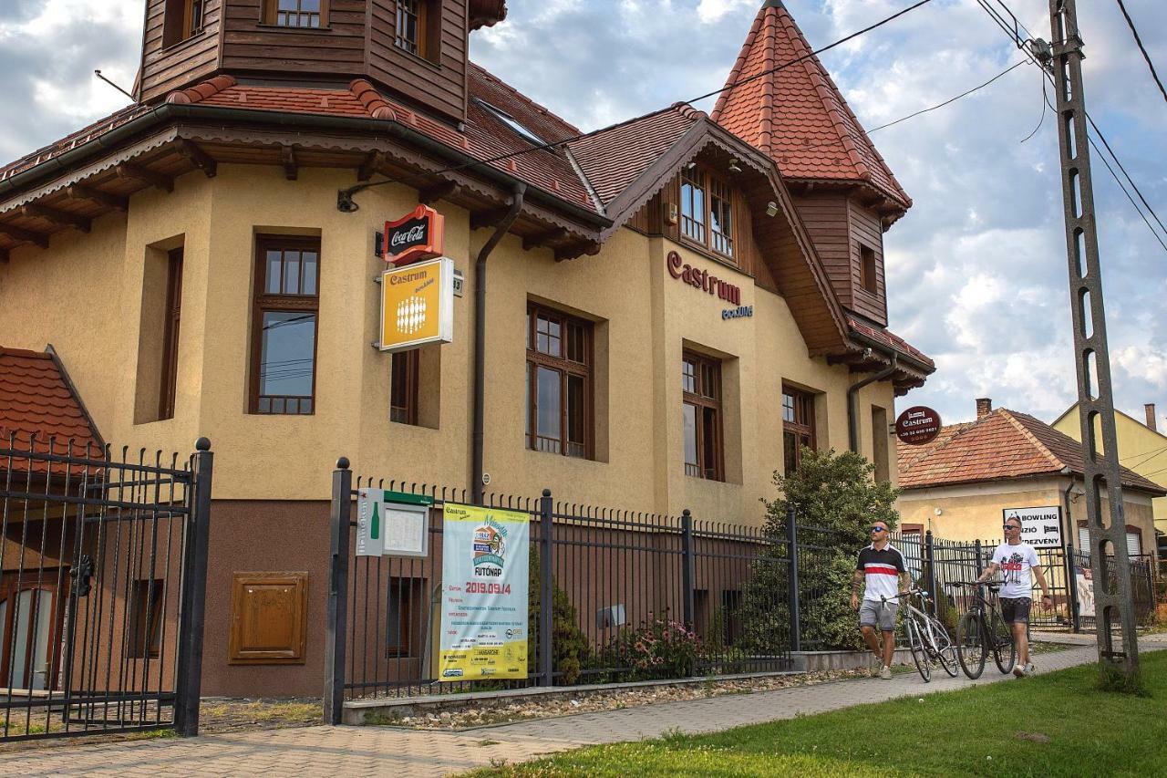 Castrum Vendeghaz Szigetszentmárton Exterior photo